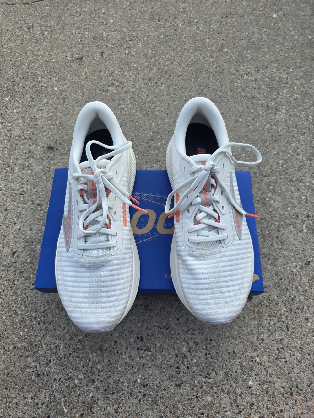 Brooks Women's Revel Max Sneaker Women 10 - Picture 5 of 15